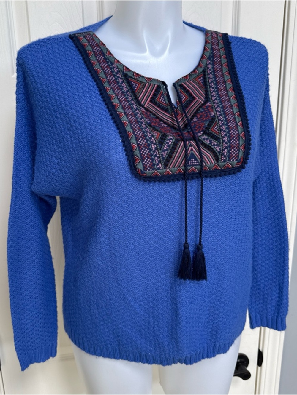 VINTAGE X AMERICA Sweater Womens Sydney Embroidered Boho Tassel Pullover blue M